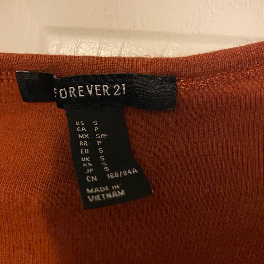 Crop top - Picture 2 of 2
